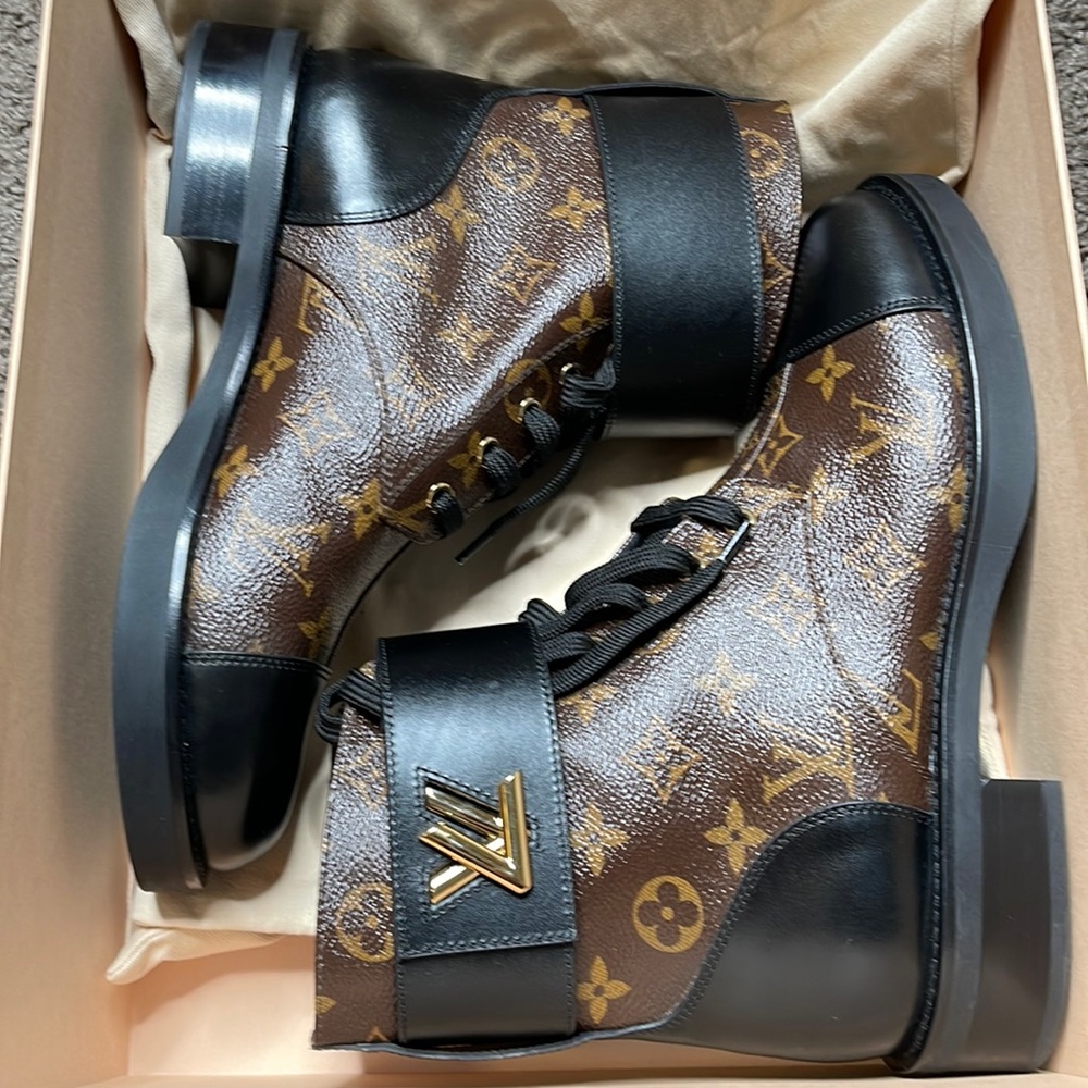 Louis Vuitton Wonderland Flat Ranger Patent Monogram Material Bla/Bro LV 1A2Q3N